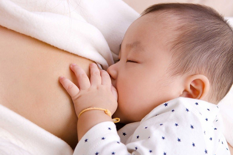 Trà lợi sữa Hipp giúp tuyến vú của sản phụ tăng tiết sữa sau sinh nhiều hơn