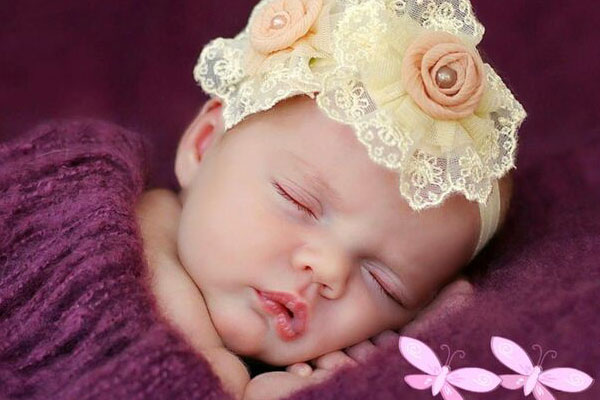 Hình ảnh em bé sơ sinh dễ thương