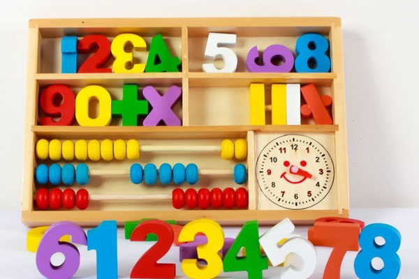 Bộ đồ chơi hộp số và phép tính thông minh dành cho bé 5 tuổi