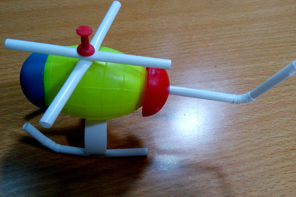 Máy bay trục thăng bằng chai nhựa